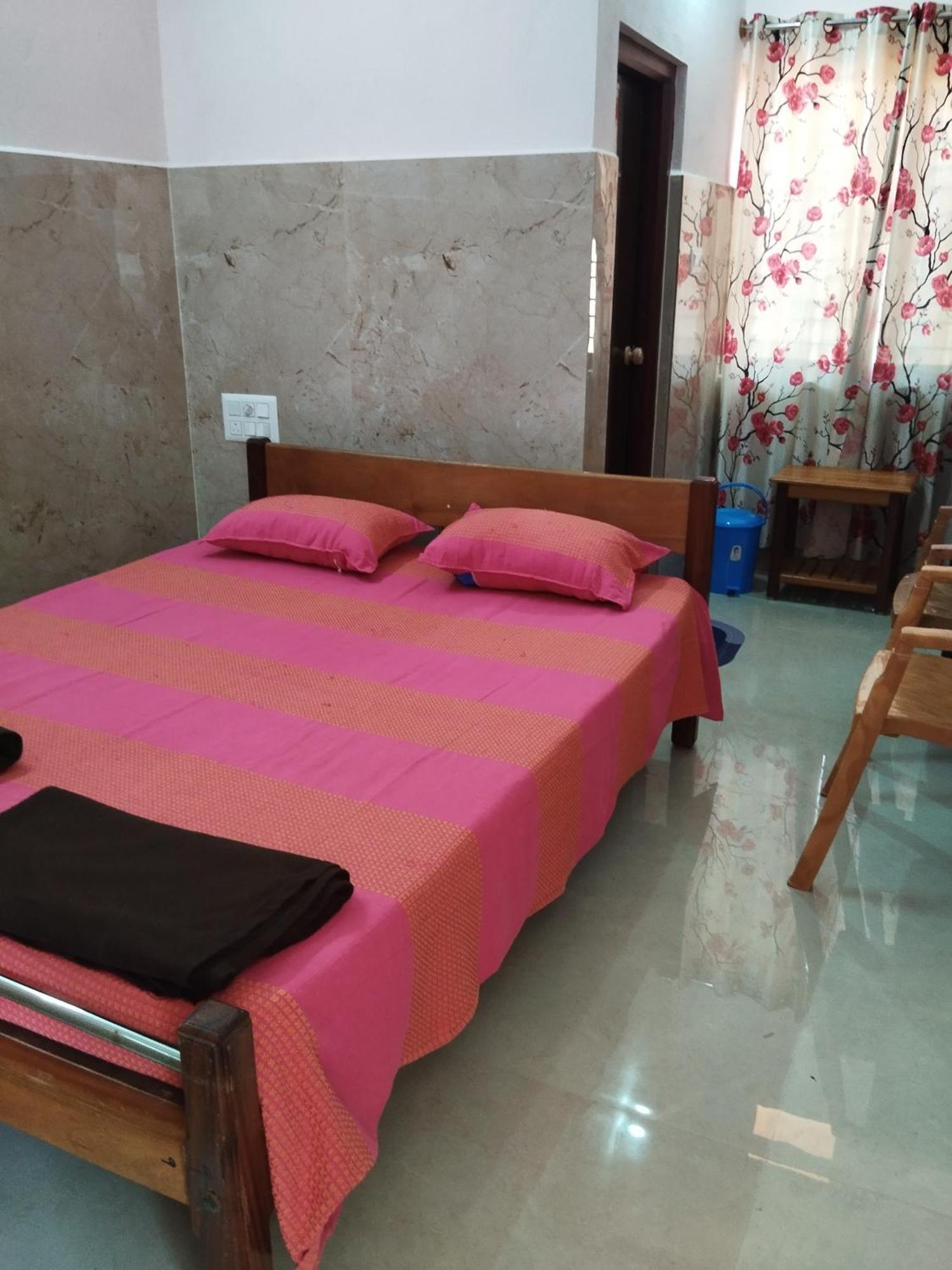 Vanasiri Cottage Dharmastala Rum bild